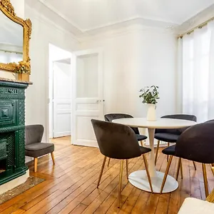 Appartement Abbesses - Superbe Avec Cheminées, Paris