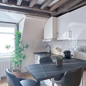 Appartement Beautiful Near Grands Boulevards, Paris